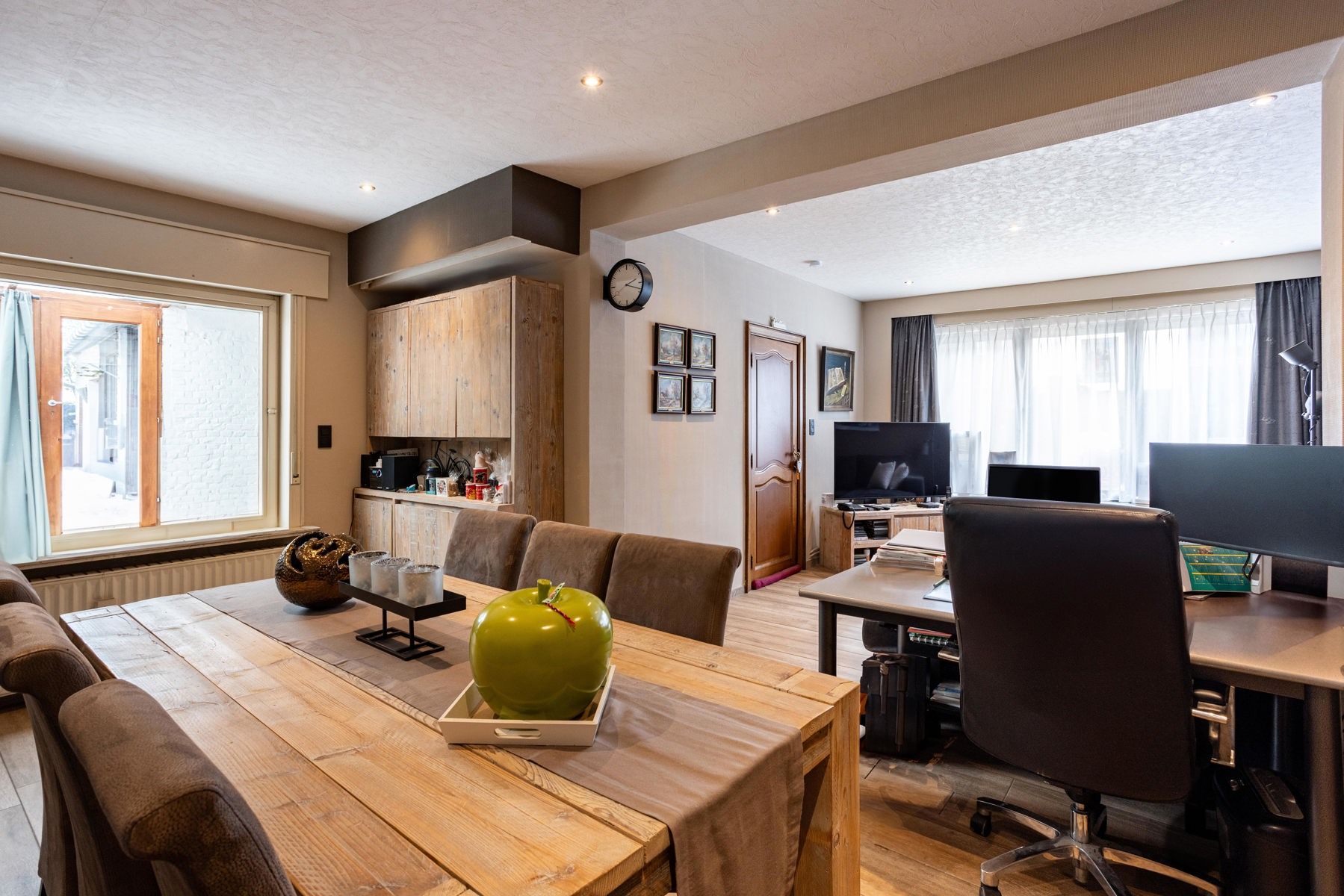 Woning met 3 garages en mogelijkheid tot verkaveling foto 8
