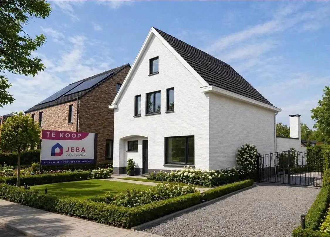 Zeer ruime en verzorgde woning met 5 slaapkamers en 2 badkamers op een groot perceel. foto {{pictureIndex}}