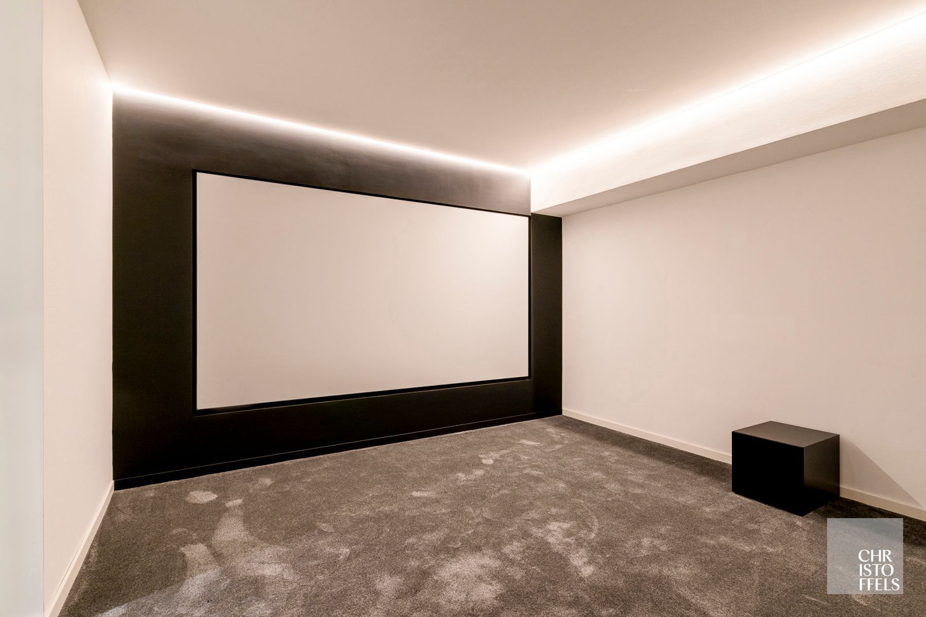High-end gerenoveerde eigentijdse villa op een perceel van 4.379m² te Hasselt! foto 27