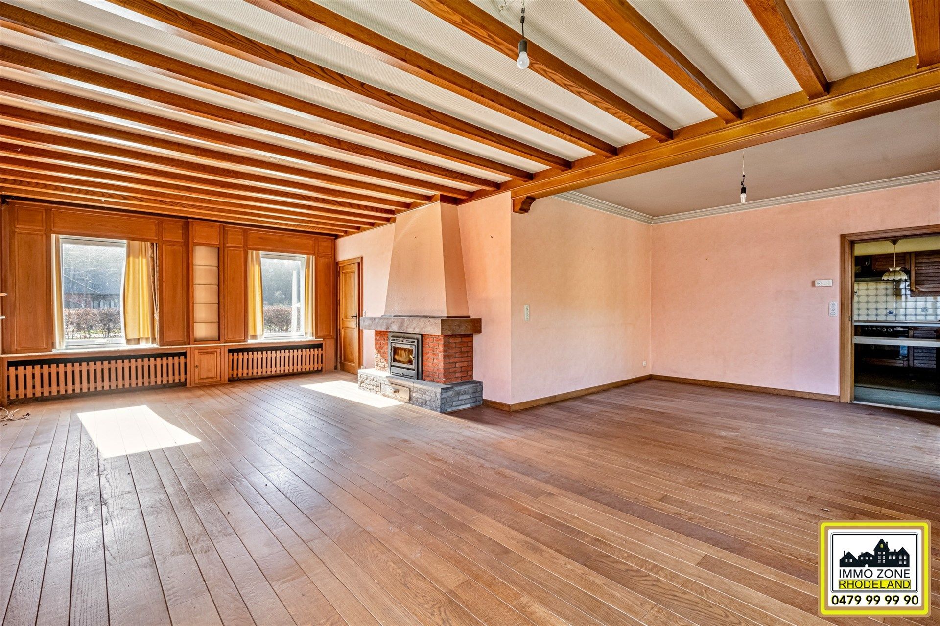 Statige te renoveren notaris woning op groot perceel foto 6
