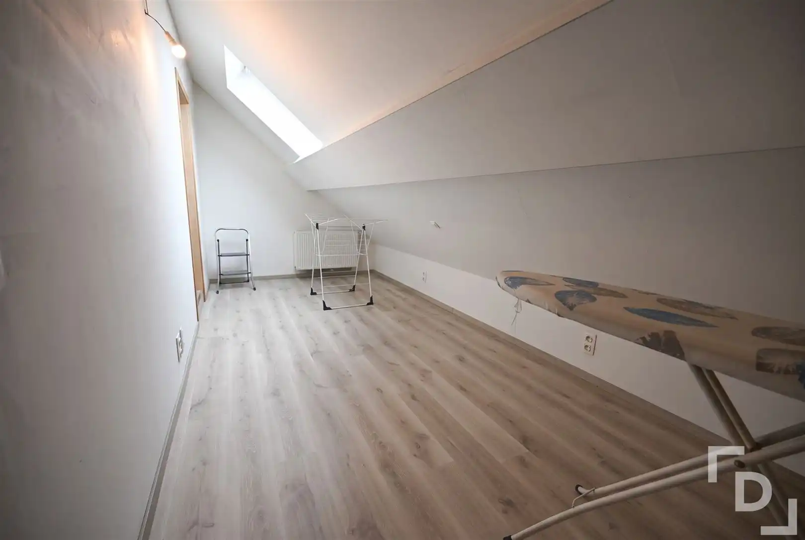 Lichtrijke duplex op een boogscheut van de Menenpoort foto 18