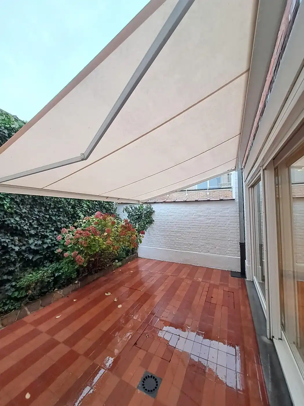 Verrassend ruime en charmante woning met grote inpandige garage! foto 7