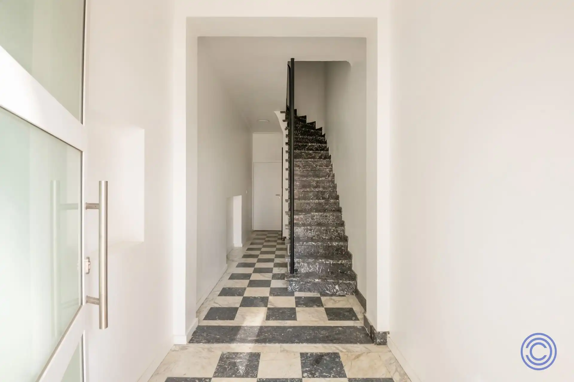Volledig gerenoveerd appartement met kantoor en groot terras! foto 13