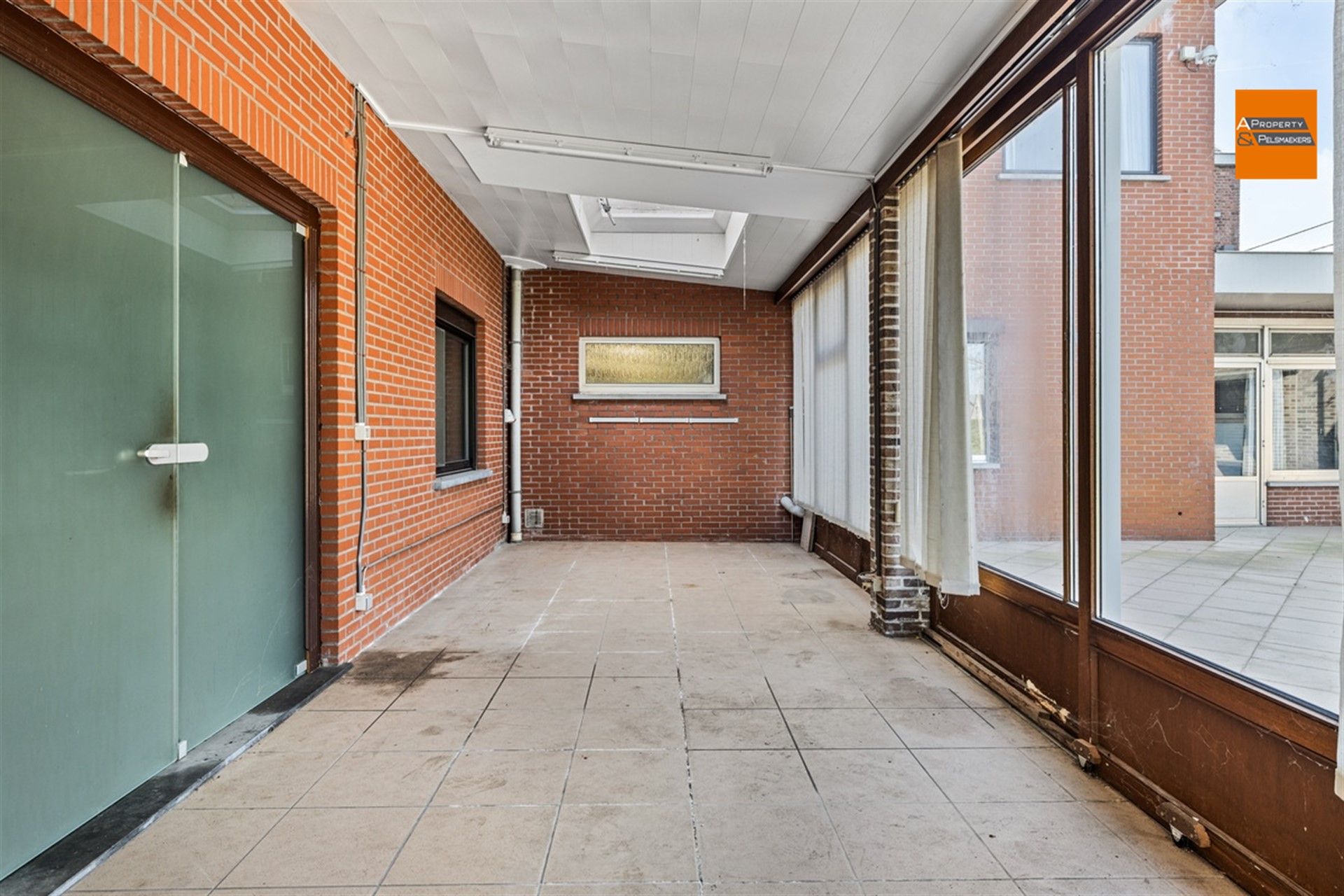 Ruime woning met potentieel in een rustige en groene omgeving foto 14