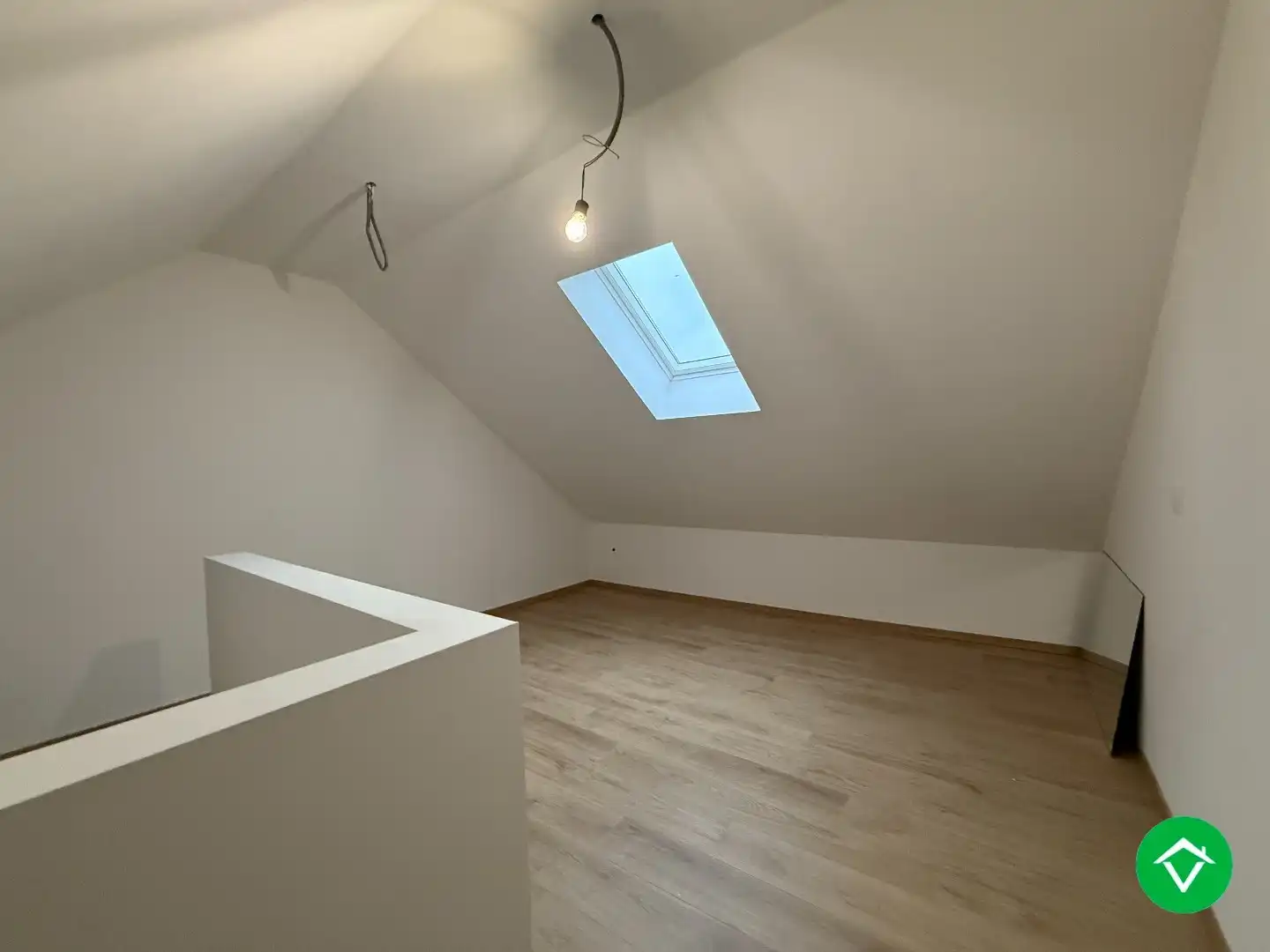 Volledig gerenoveerde rijwoning met 3 slaapkamers en terrastuin in centrum Roeselare foto 15