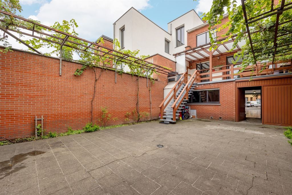 277m² aan woonoppervlakte + tuin, terras en garage foto 9