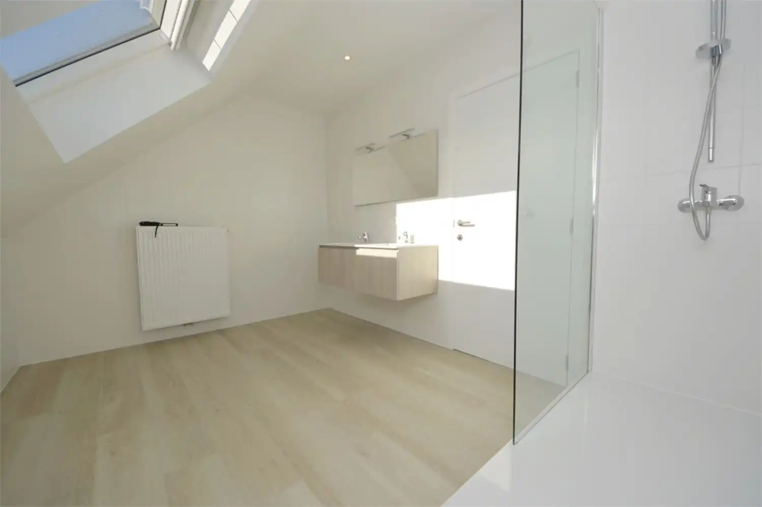 COMPLEET VERNIEUWDE DUPLEX MET TERRAS foto 11