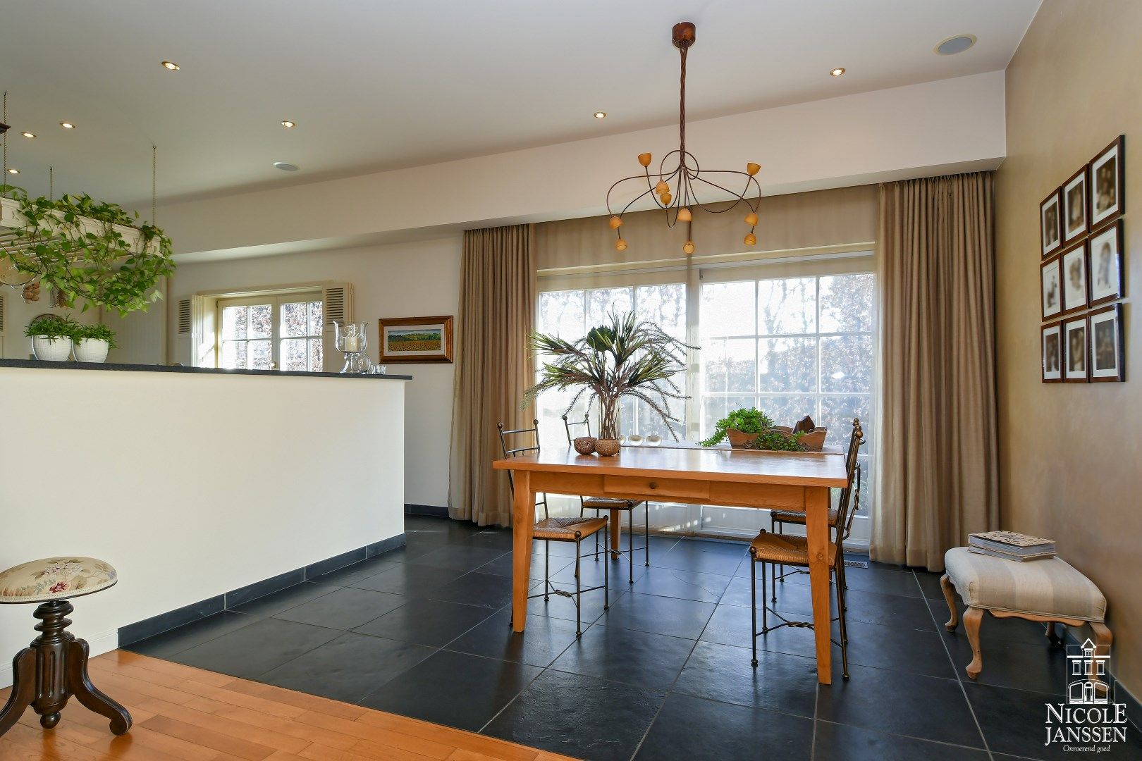 Verrassend ruime woning met bijgebouw en mooie tuin met zwembad foto 9