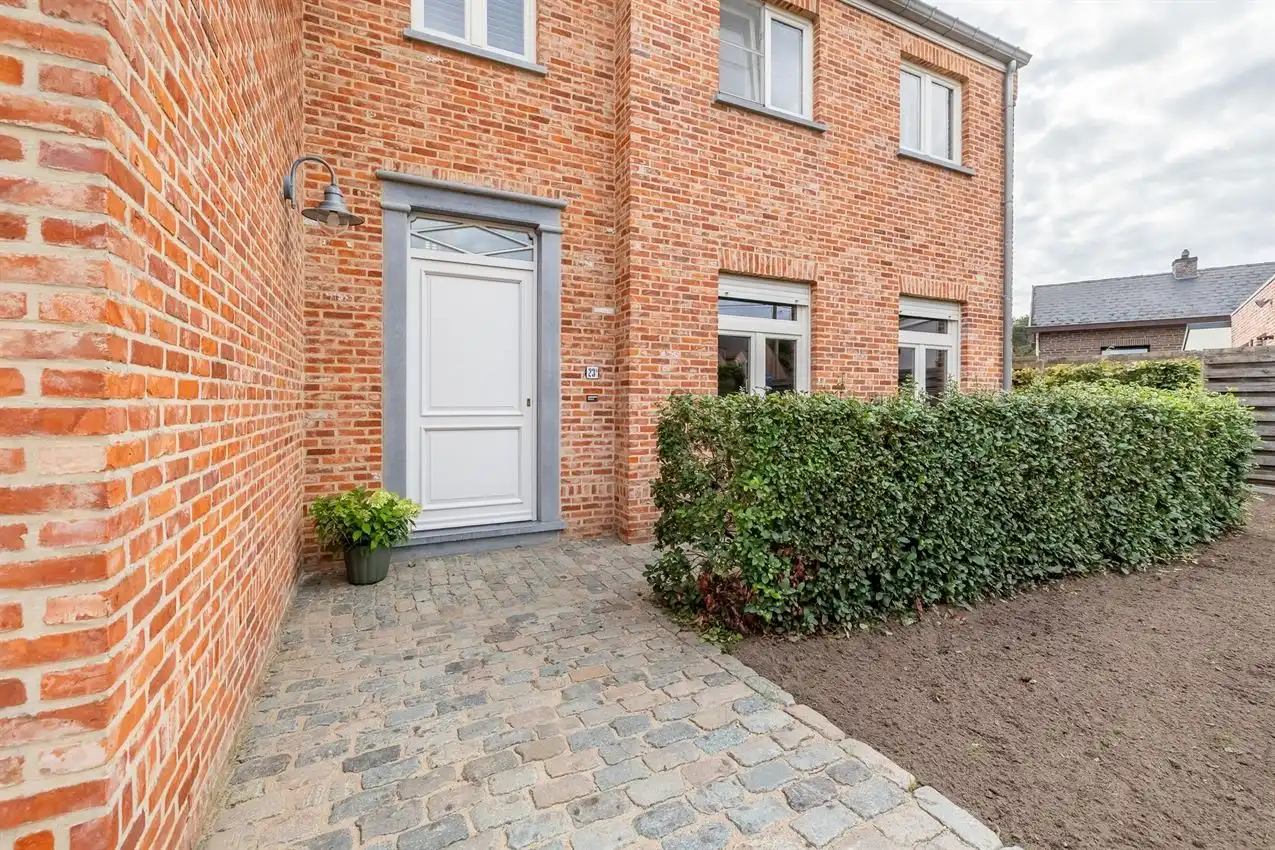 Instapklare, verrassend ruimle woning in landelijke omgeving foto 6