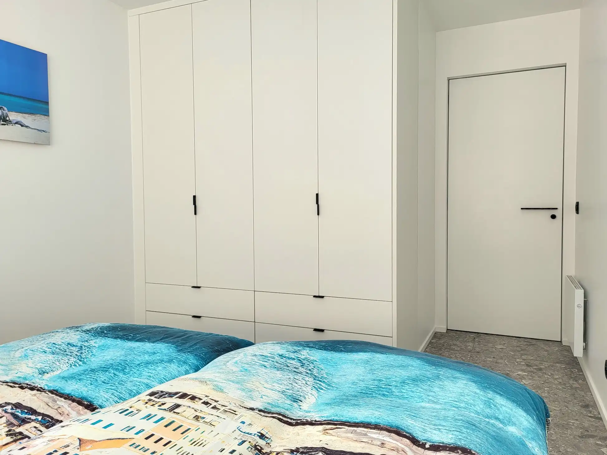 Prachtig gerenoveerd 3 slaapkamer appartement op de Zeedijk van Oostduinkerke te koop foto 9