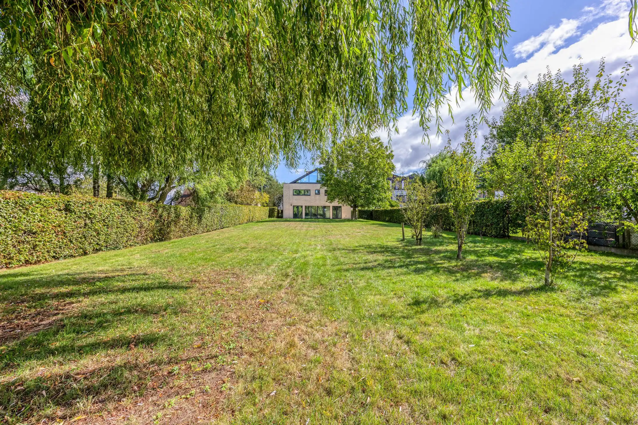 Ruime villa met prachtig groen verzicht foto 4