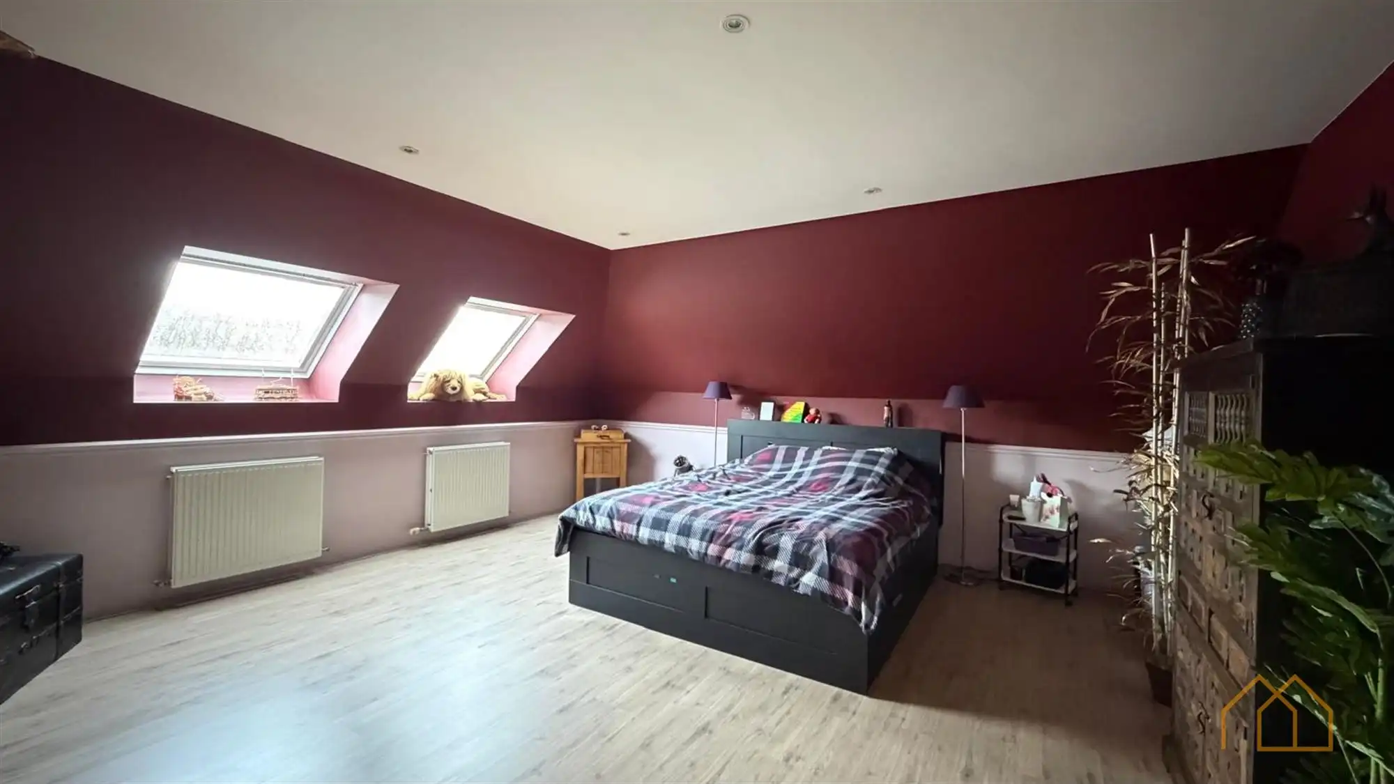 Ruime woning met burelen foto 18