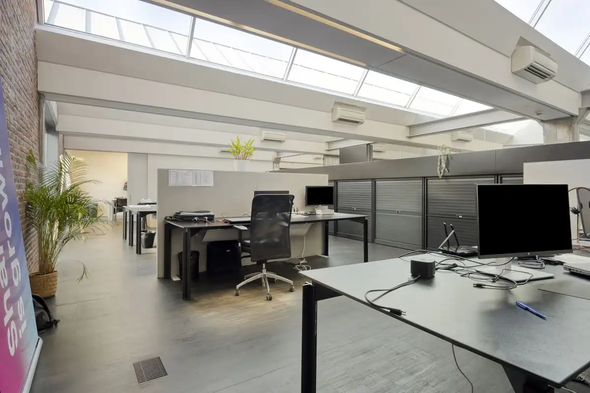 Moderne kantoorruimte op toplocatie nabij E40 en stadscentrum foto 6