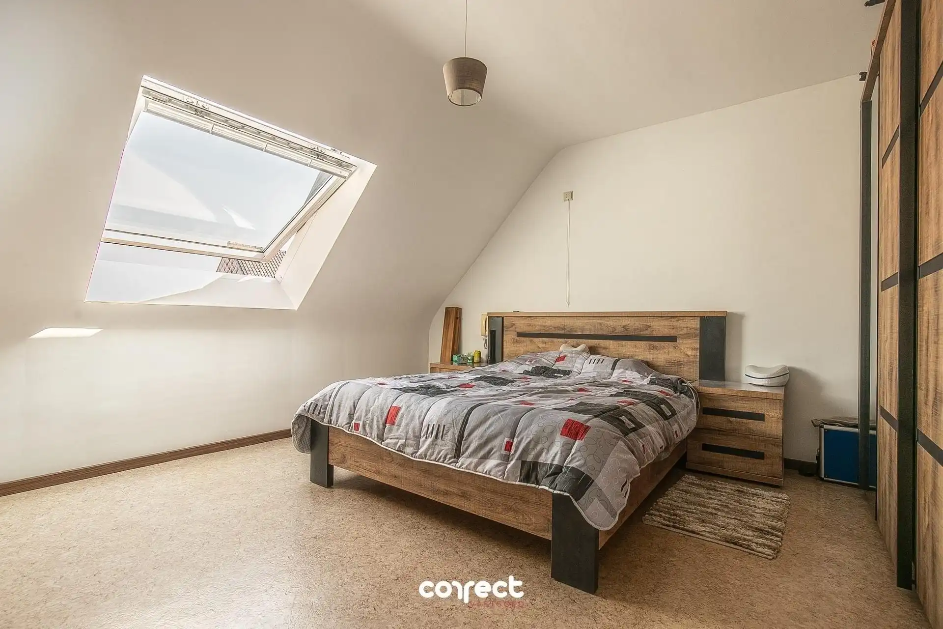 Ruime rijwoning met 4 slaapkamers, polyvalente ruimte, garage en zonnig terras. foto 9