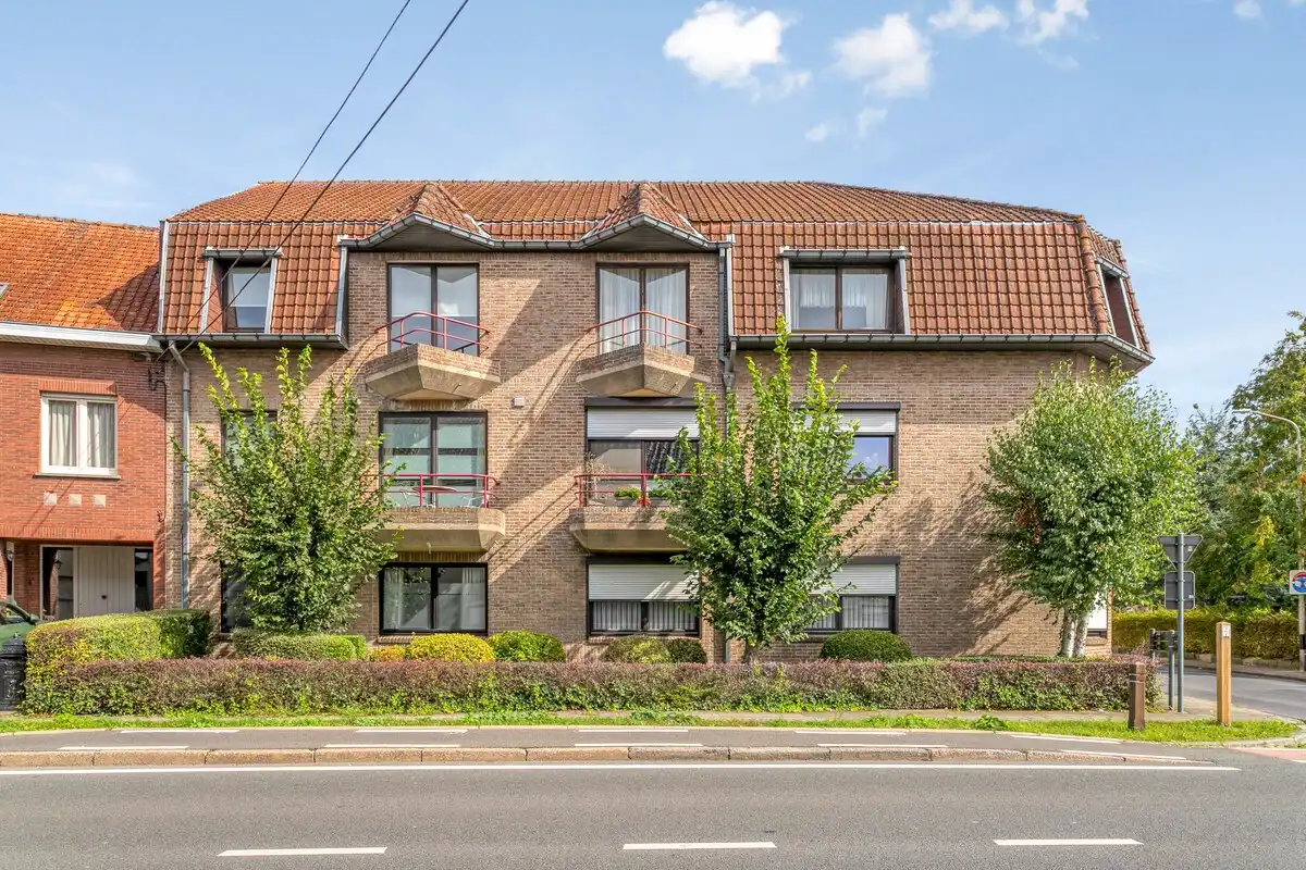 Appartement met 2 slaapkamers en garage. foto {{pictureIndex}}