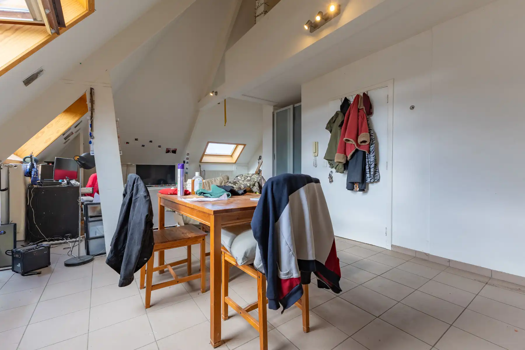 Opbrengsteigendom met 4 wooneenheden en 2 garages foto 43