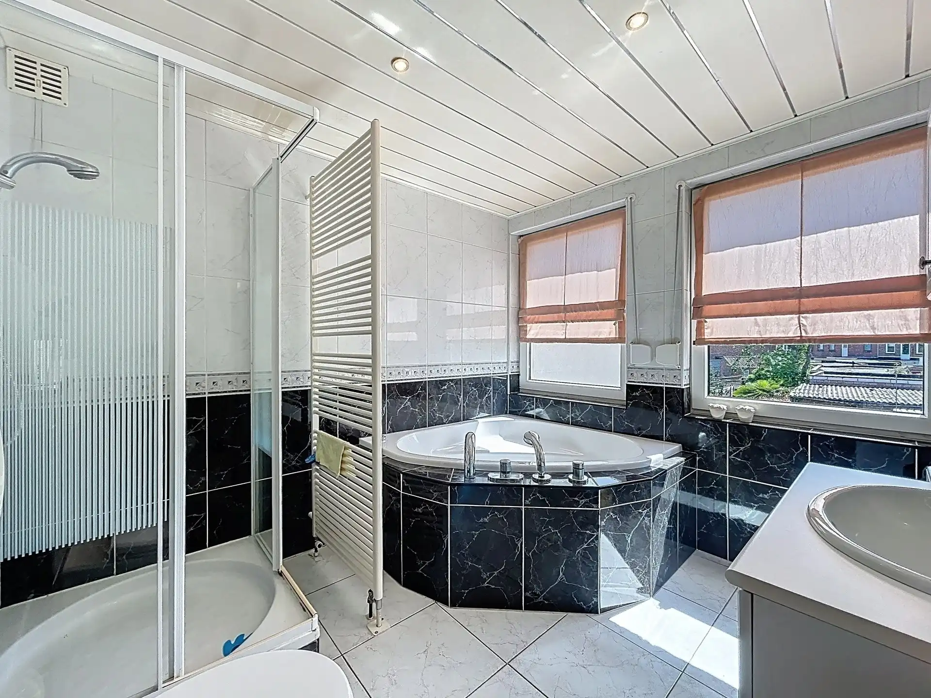 Charmante woning met 3 slaapkamers op toplocatie! foto 8