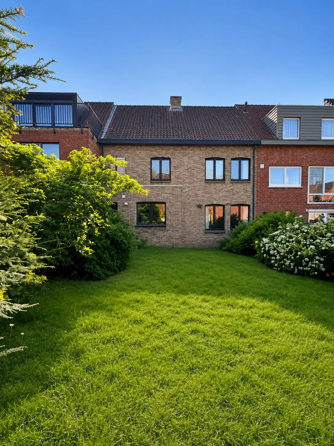 Charmante en ruime gezinswoning op uitstekende locatie foto 5