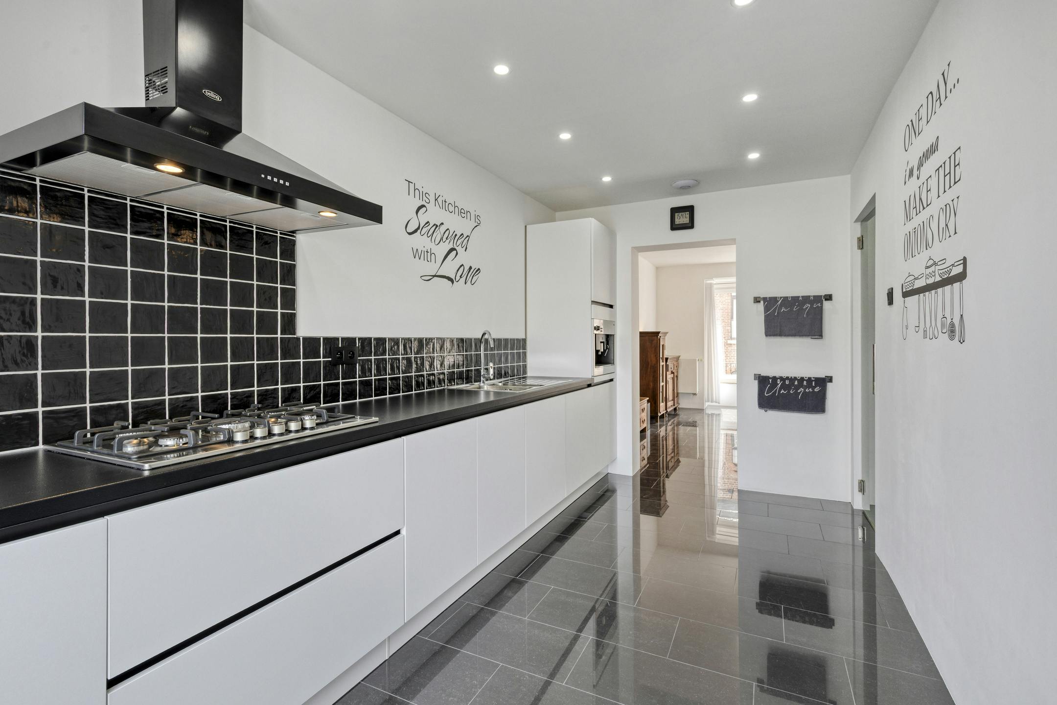 Instapklare woning met 4 slaapkamers in het centrum van Roeselare! foto 6