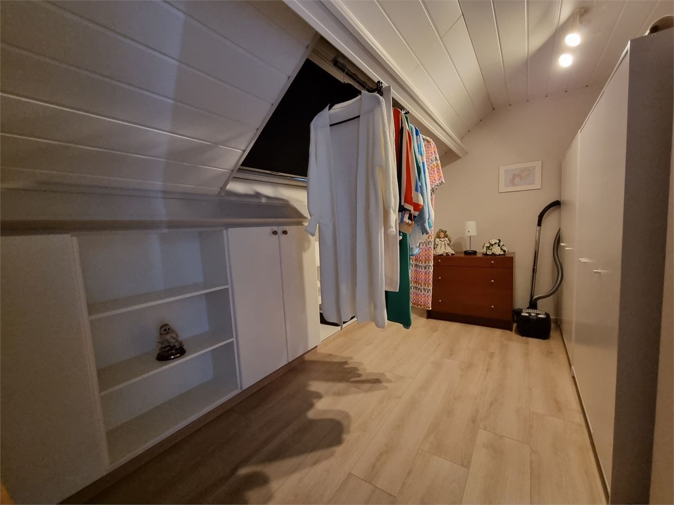 Ruime, residentieel gelegen woning met werkplaats op 15a foto 24