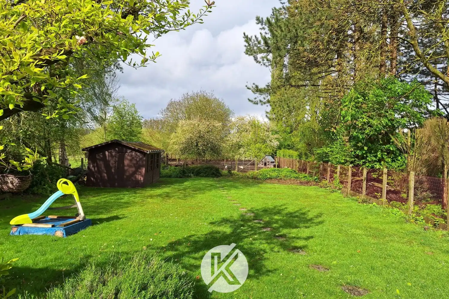 Ruime woning met uitzicht op omliggend landschap foto 9