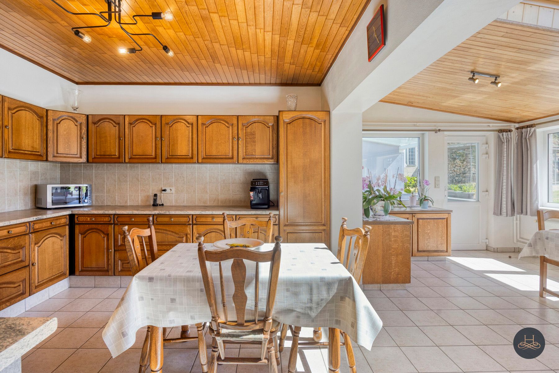 Woning met ruime loods op royaal perceel foto 5