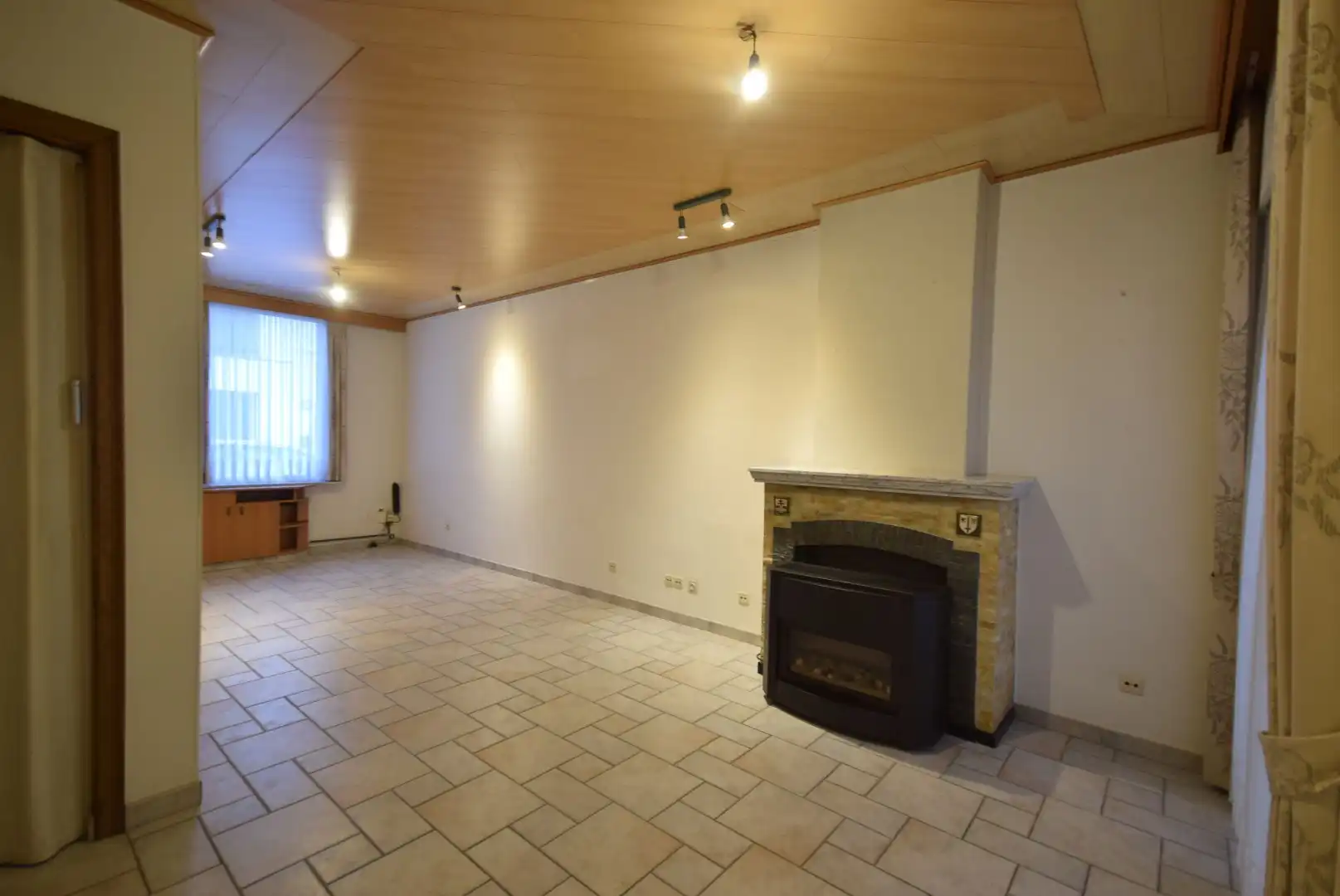 Verzorgde rijwoning in het centrum van Roeselare foto 6