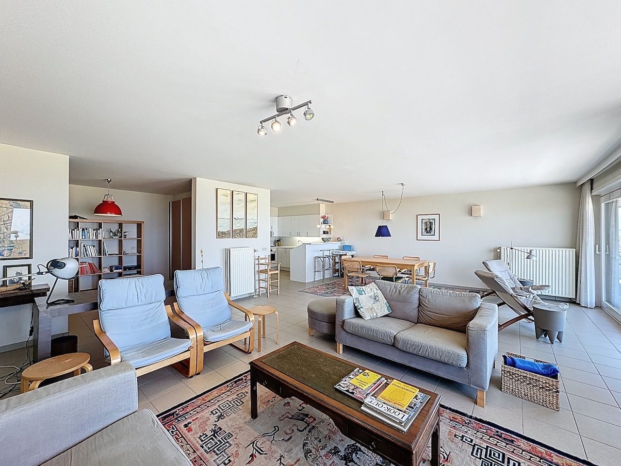Buitengewoon ruim appartement met frontaal zeezicht en een woonkamer van maar liefst 8,12 m breed! foto 7