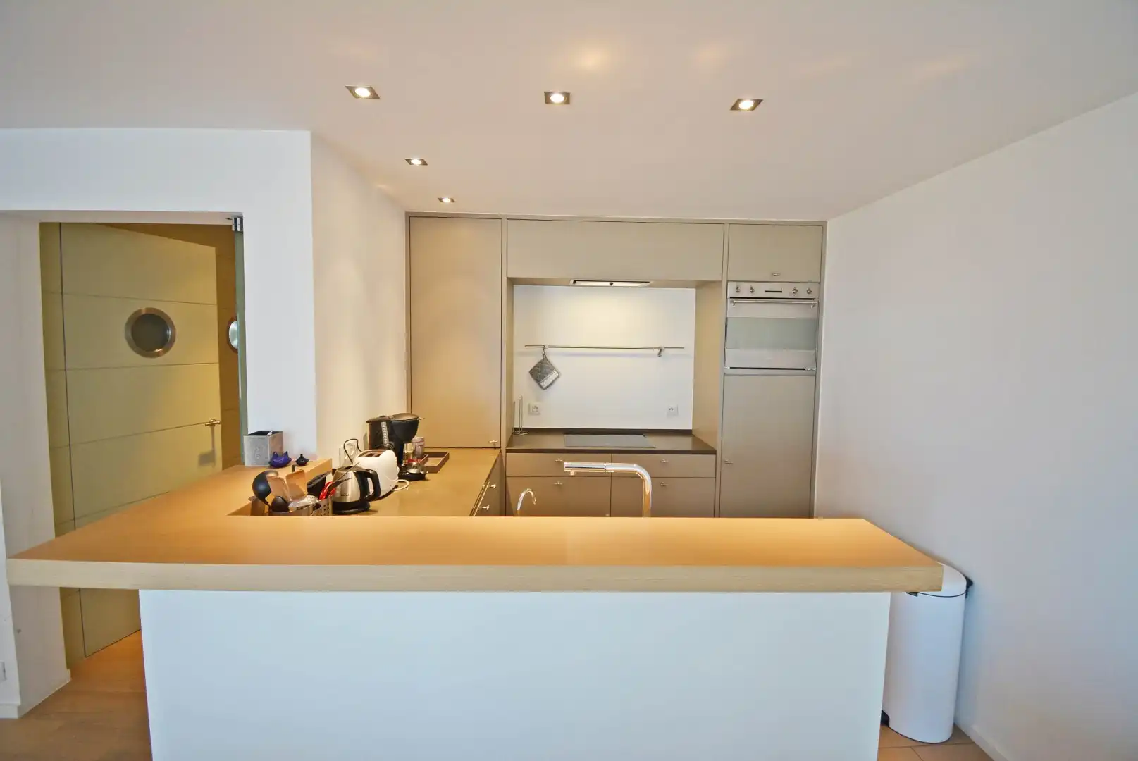 Mooi vernieuwd en zongericht appartement met goed zeezicht aan het Albertstrand foto 5