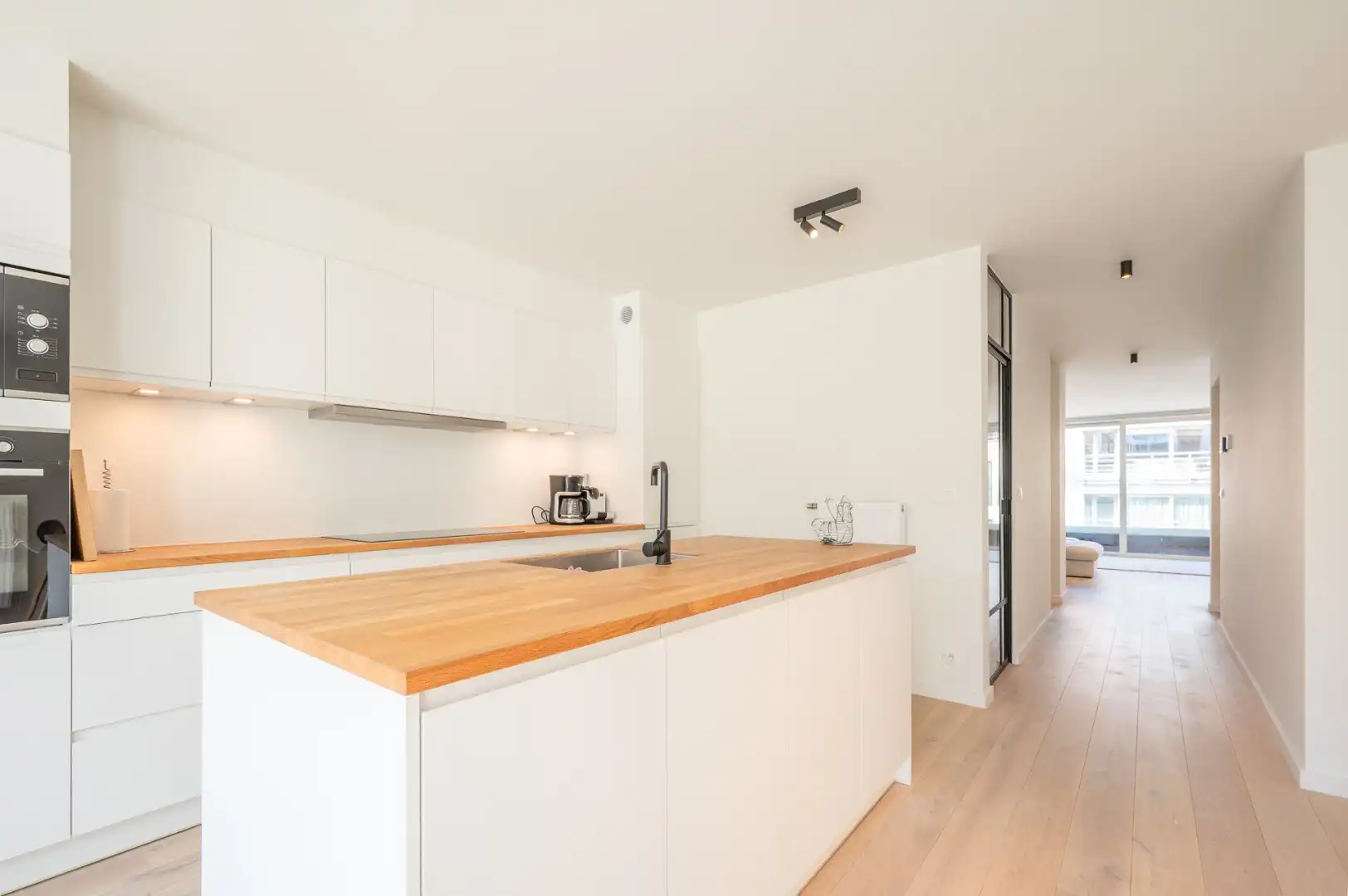 Uitzonderlijk ruime triplex met 4 slaapkamers gelegen in het centrum van Knokke. foto 5