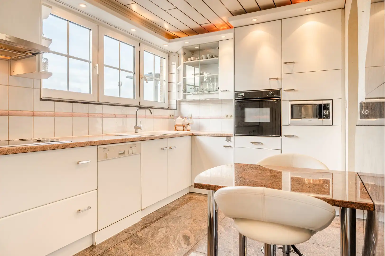 Hoofdfoto van de publicatie: Op te frissen appartement met 2 slaapkamers te Sint-Niklaas.