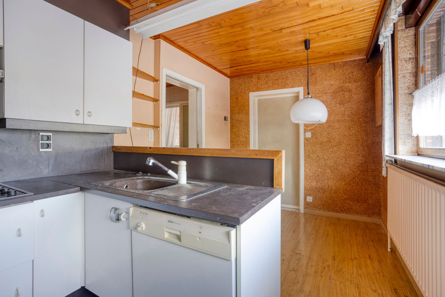 Te renoveren woning met 3 slaapkamers en tuin. foto 10