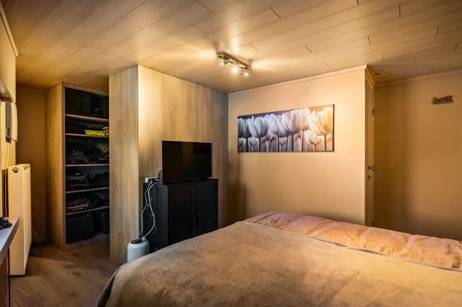 Woning met 2 slpkrs en bijgebouw met veel potentieel foto 24