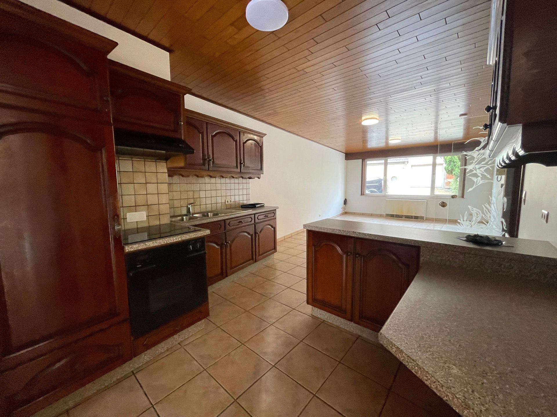 EREMBODEGEM - Gelijkvloers appartement met garage. foto {{pictureIndex}}