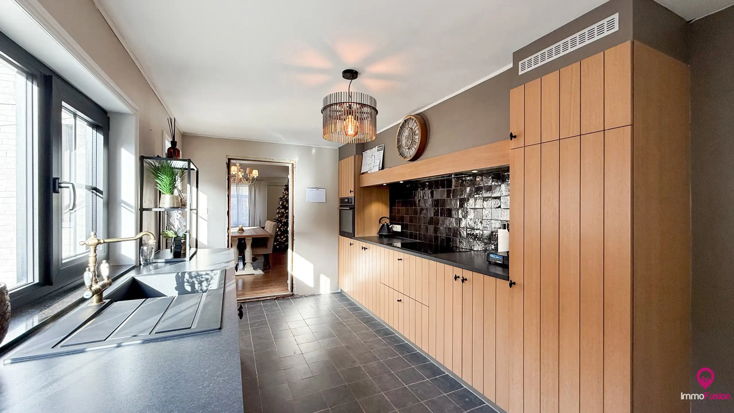 Kangoeroe woning met 5 slpks rustig gelegen! foto 2