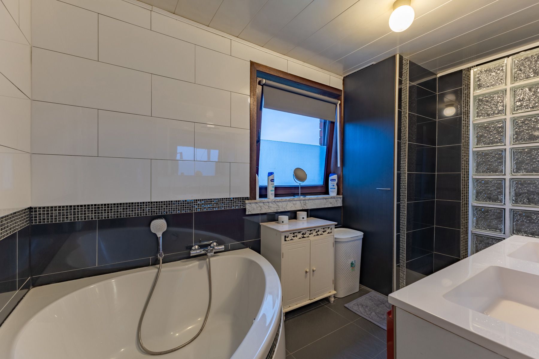 Gunstig gelegen woning met 4 slaapkamers en tuin foto 16