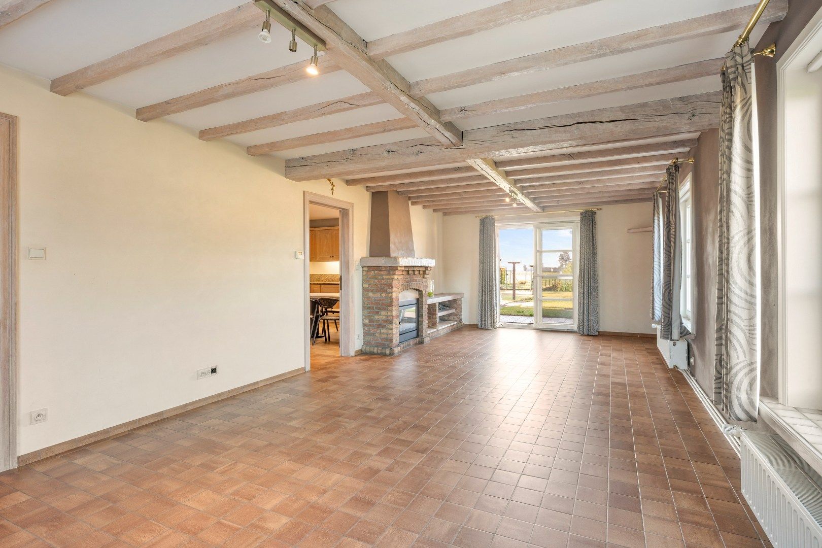 Ruime alleenstaande woning met 4 slaapkamers, garage en tuin in Langemark-Poelkapelle foto 3