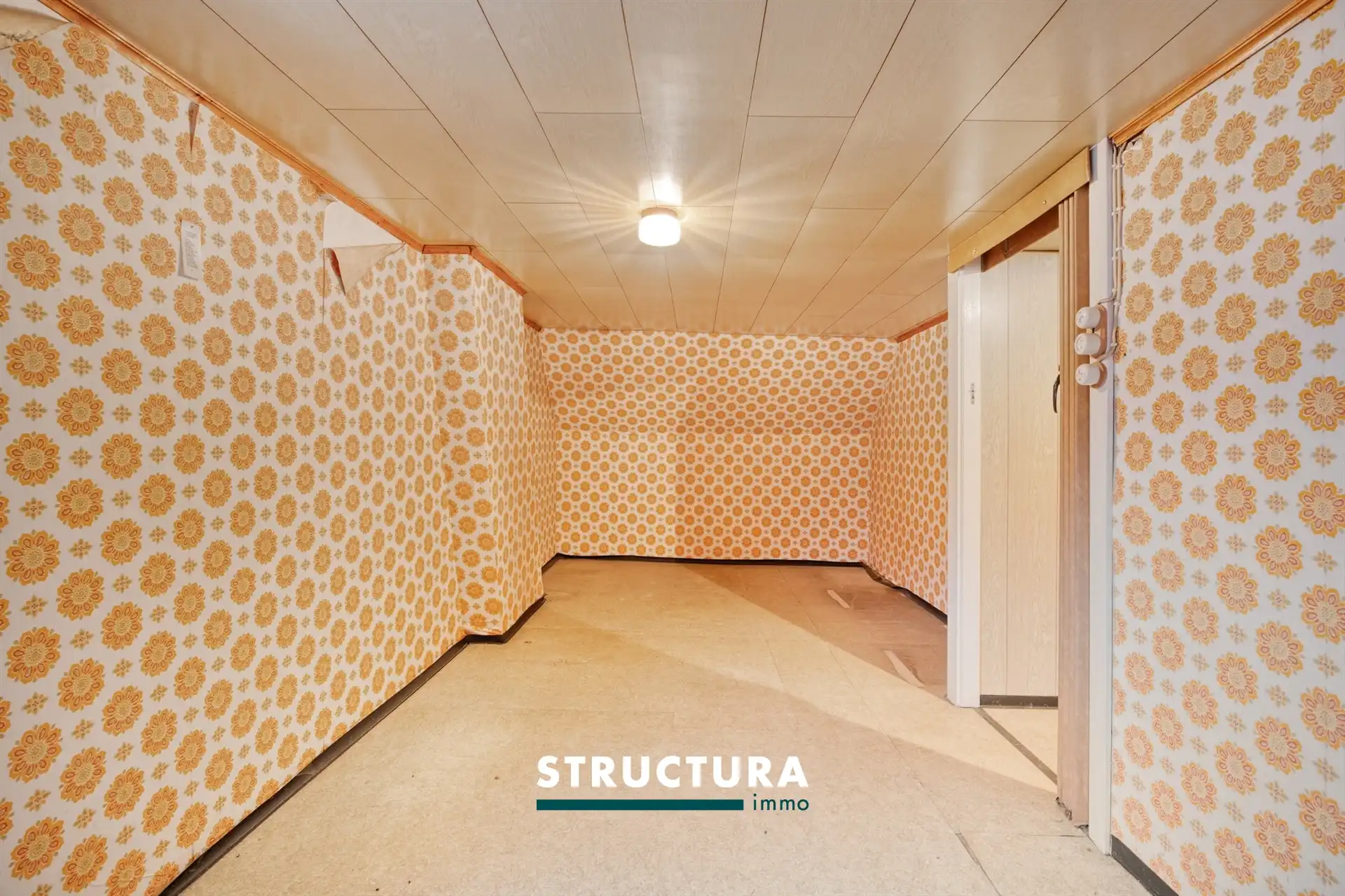 Te renoveren woning met prachtige tuin foto 13