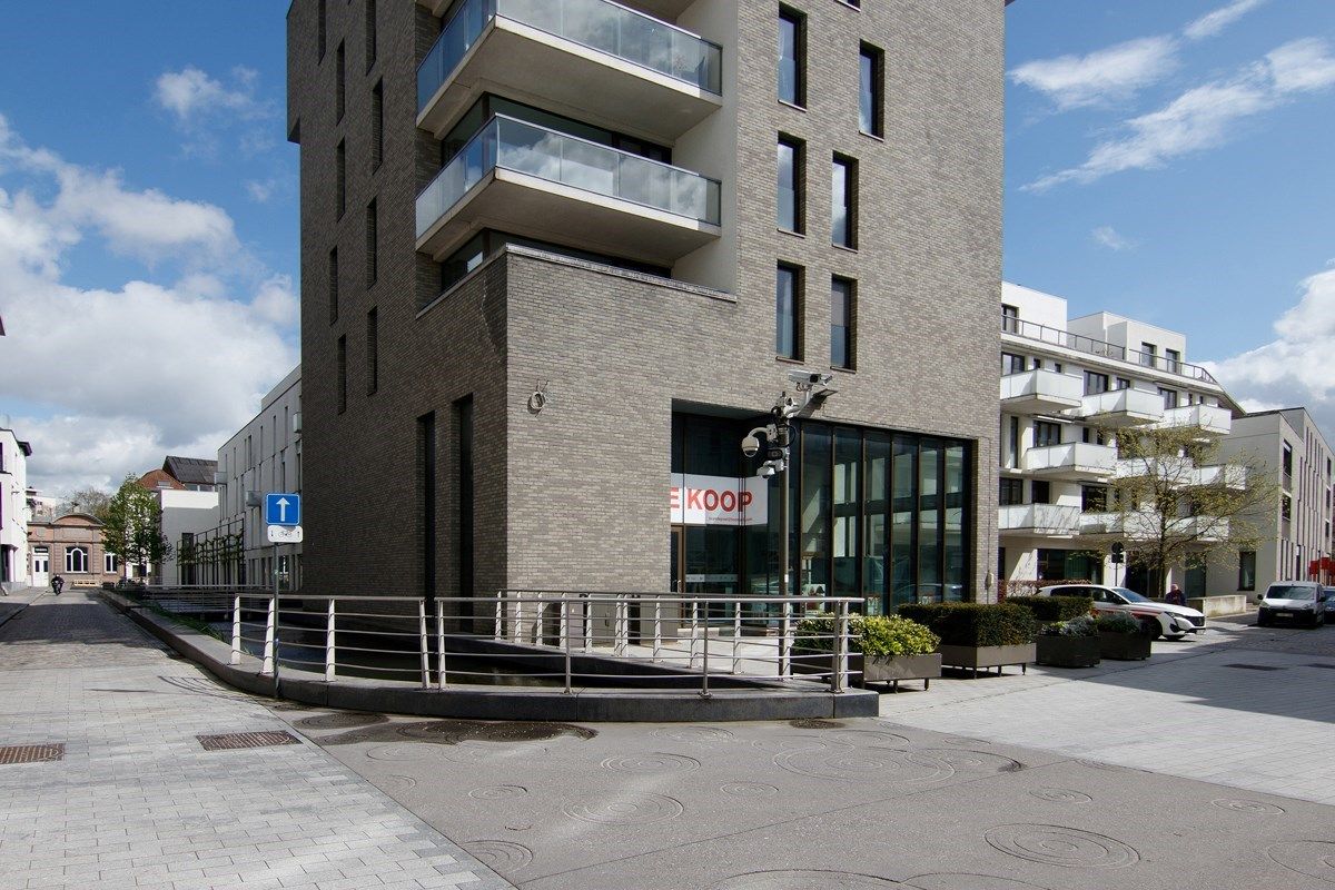 Prachtig commercieel pand in centrum Mechelen. foto {{pictureIndex}}