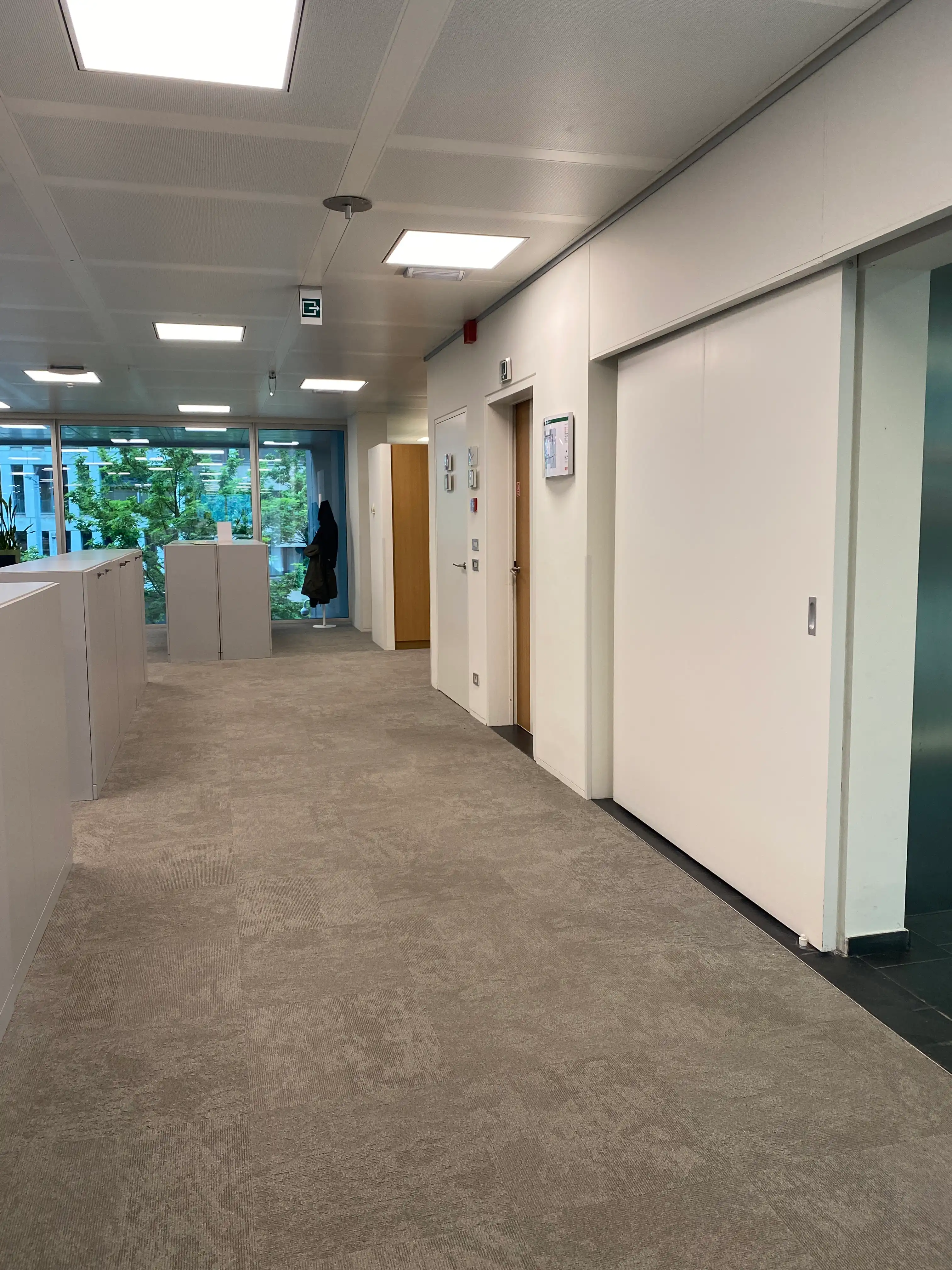 Volledig instapklaar kantoor te huur van 528 m². foto 9
