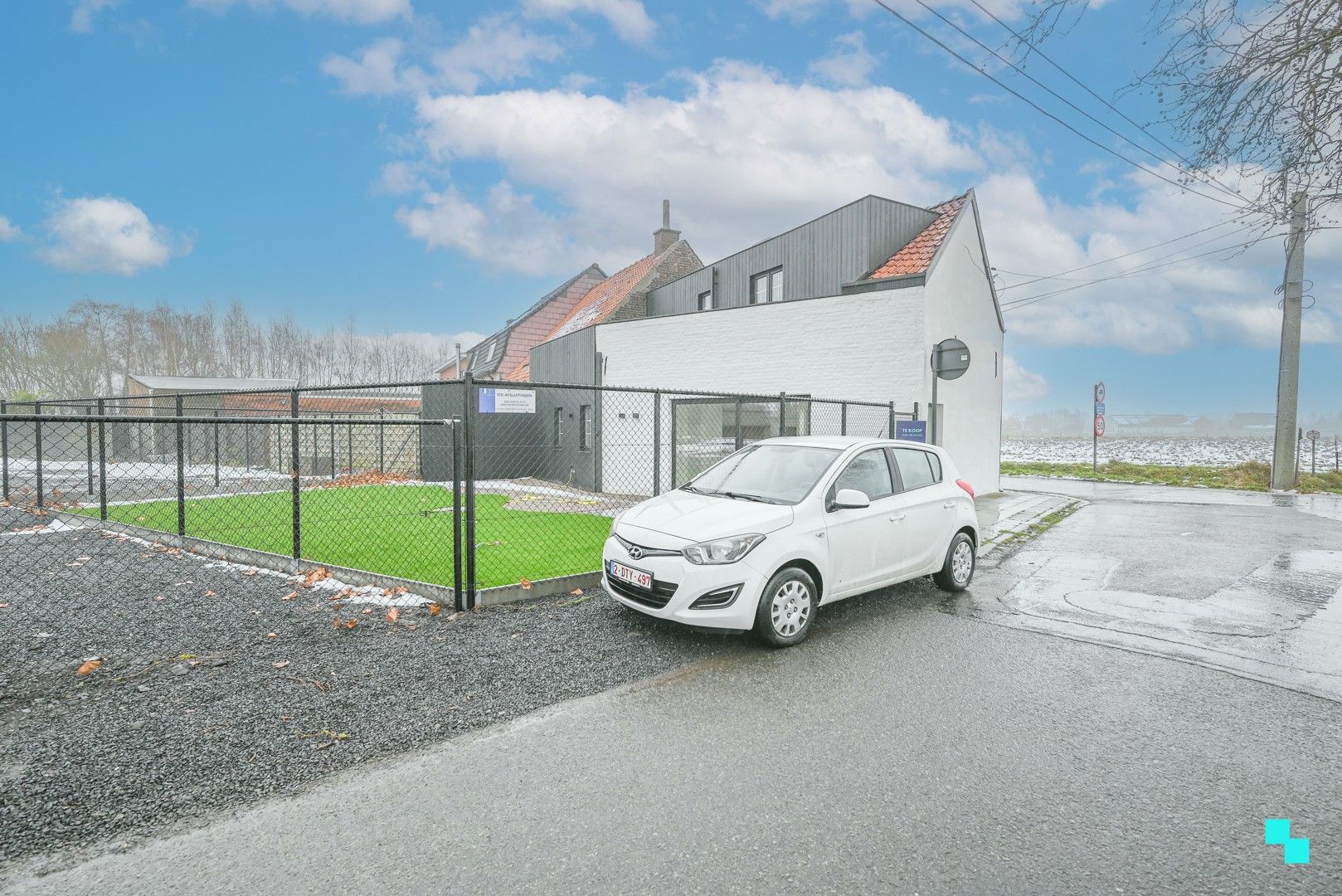 Volledig gerenoveerde woning met zicht op de velden foto {{pictureIndex}}