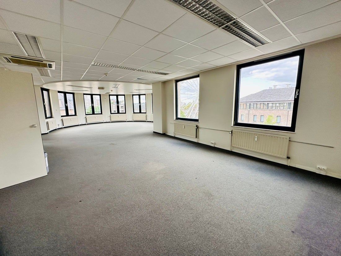 Iconisch kantorencomplex of commerciële ruimte te Hasselt centrum foto 12