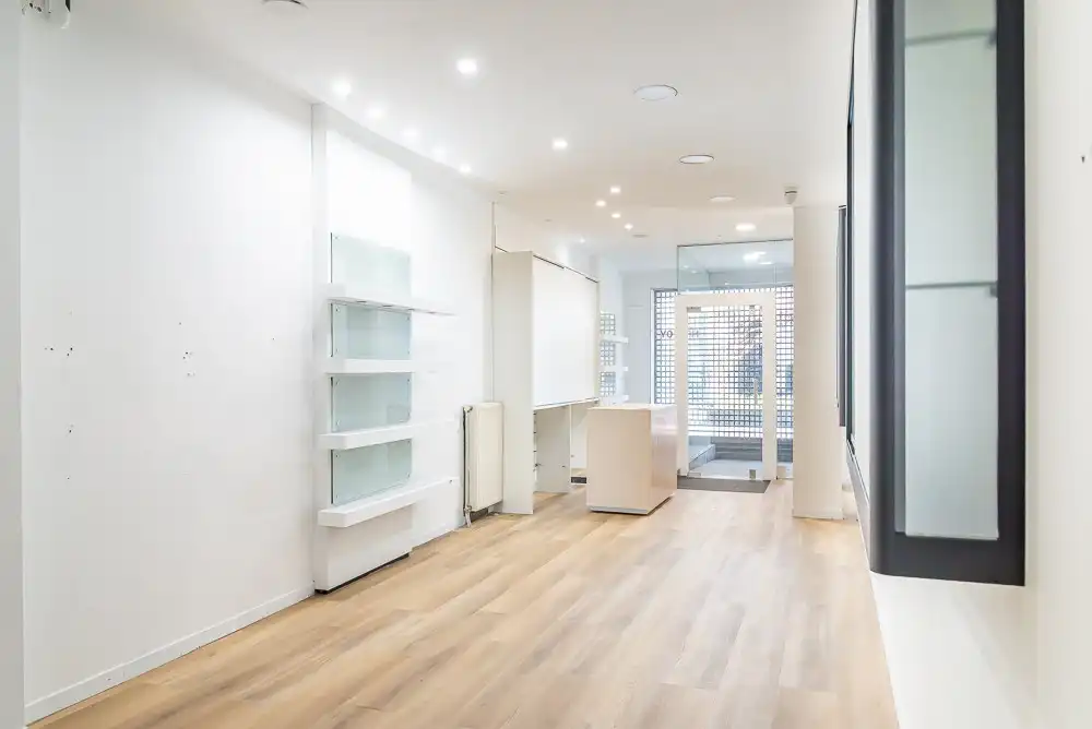 Veelzijdig handelspand op toplocatie in het centrum van Lanaken foto 11