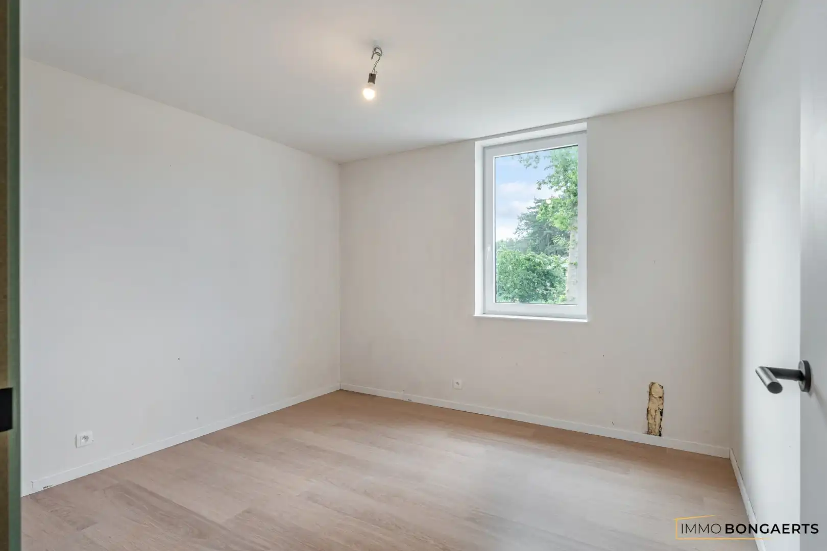 Volledig afgewerkte nieuwbouwwoning met 4 slaapkamers. foto 20