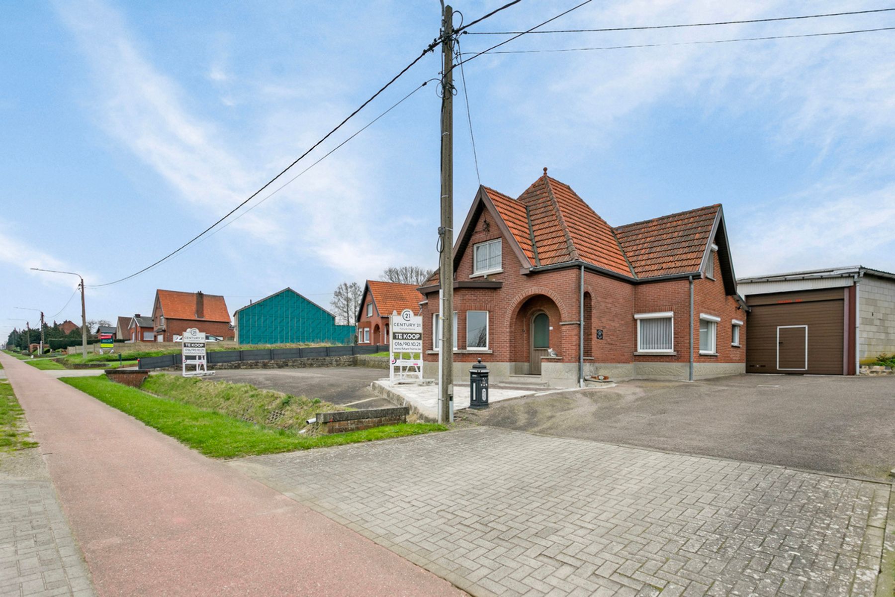 Huis met magazijn te koop! foto 1