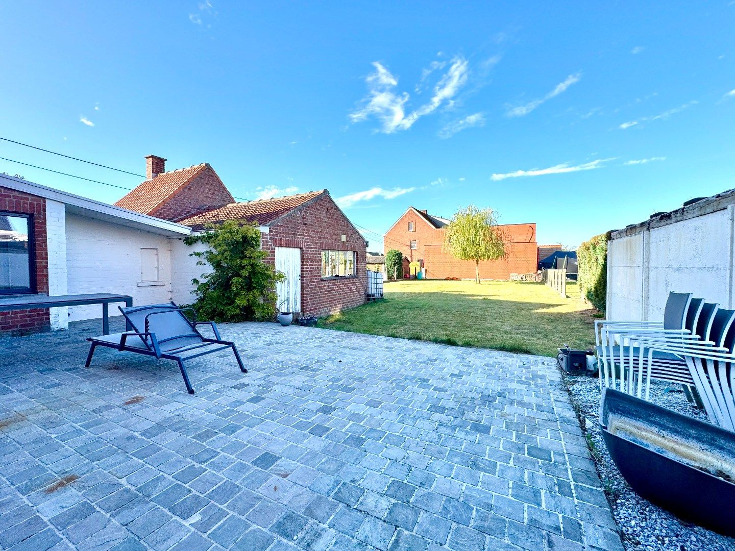 HALFOPEN WONING MET 3 SLPKS, GARAGE EN RUIME TUIN foto 10
