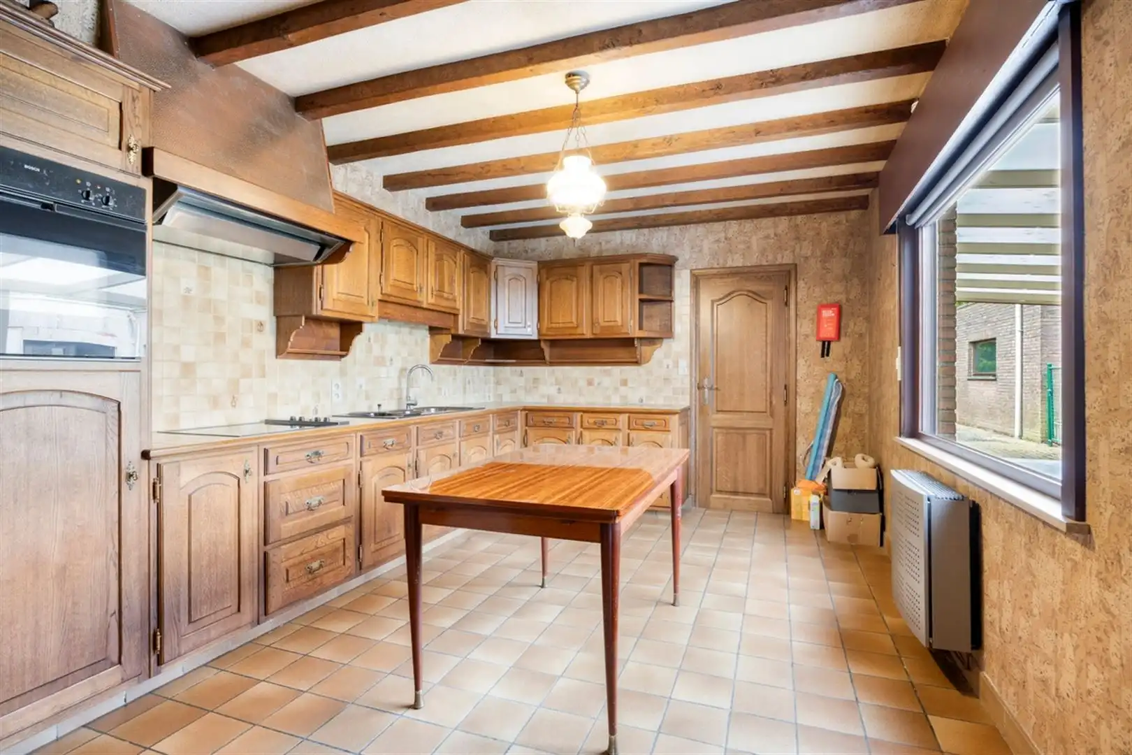 Rustig gelegen, op te frissen halfopen bebouwing met 3 slaapkamers op een perceel van 672 m². foto 8