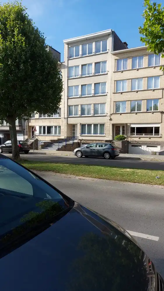 Appartement te Ganshoren van 100 m2 foto {{pictureIndex}}