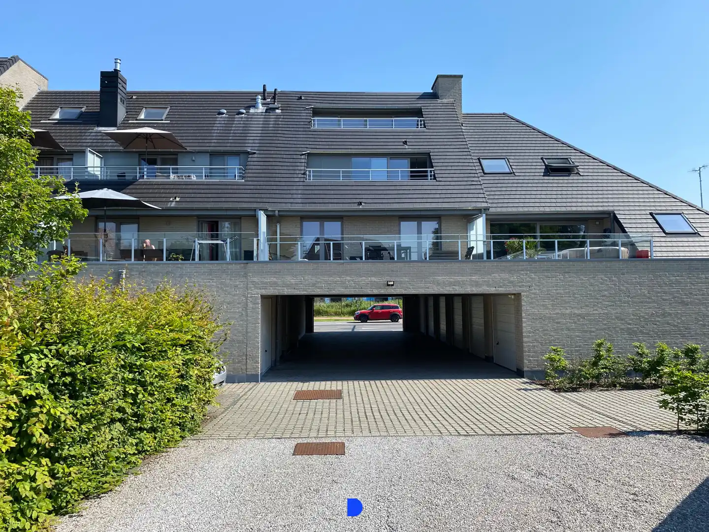 Mooi appartement met 2 terrassen in het centrum van Rumbeke. foto 2