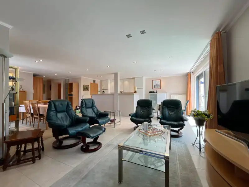 LUXUEUS WOONAPPARTEMENT IN OOSTDUINKERKE MET GARAGE ÉN PARKING foto 8
